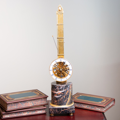 Настольные часы Par Huguenin Paris на мраморной подставке 1840 года