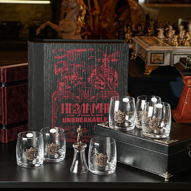 Unbreakable whiskey set (6 glasses) in an oak gift box (in red color)