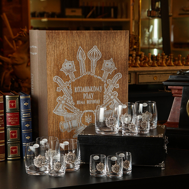 A set for "Cossack family has no translation" for wax and vodka (6 glasses and 6 glasses) in an oak gift box