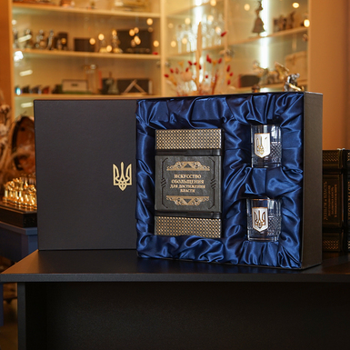Набір із книги "Мистецтво спокуси для досягнення влади" Роберт Грін та двох бокалів для віскі з тризубом у подарунковій коробці