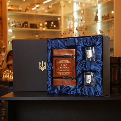 Set of book "7 Notes of Business: A Manager's Desk Book" in brown binding and two trident whiskey glasses in a gift box