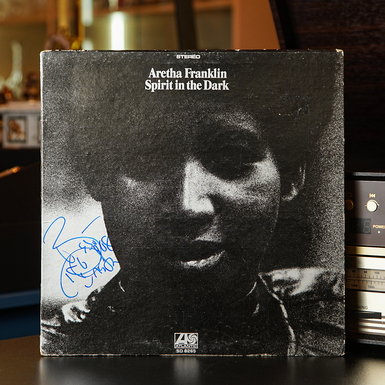 Сертифицированный автограф Ареты Франклин на конверте пластинки Aretha Franklin – Spirit In The Dark (1970)