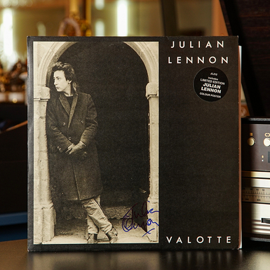 Сертифицированный автограф Джулиана Леннона на пластинке Julian Lennon – Valotte (1984)