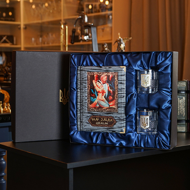 A set of two Trident whiskey glasses and a "Rubaiyat", Omar Khayyam in a gift box