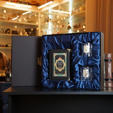 Комплект із двох келихів для віскі "Тризуб" та книги Роберта Гріна "48 законів влади" у подарунковій коробці