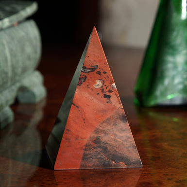 Пірамідка з яшми "Volcano" від Stone Art Designe (178 г)