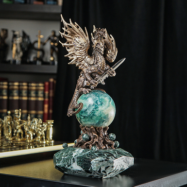 "Dragon" statuette made of bronze, marble, fluorite and amethyst from the Ozyumenko brothers