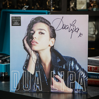 Автограф Дуа Липы на виниловой пластинке Dua Lipa – Dua Lipa (2017)