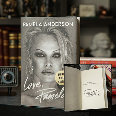 Autograph of Pamela Anderson on the book "Love, Pamela"