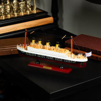 Wooden model of the Titanic (35 cm) from Nitsche