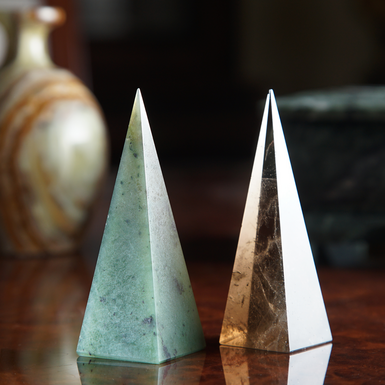 Stone Art Designe Jade and Smoky Quartz Nochi Yang Yin Pyramid Set of Two (118g)