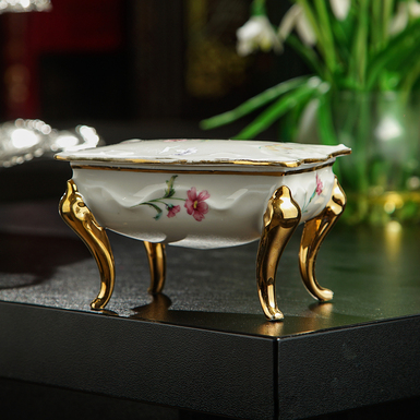 Porcelain box for storing Limoges jewelry