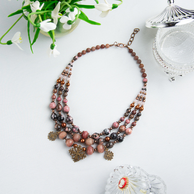 "Phimkha" 3-row necklace made of rhodonite, antique glass and quartz