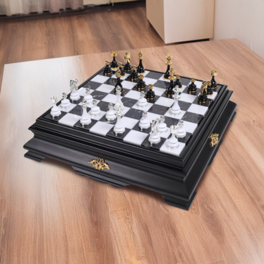 Chess set in lacquered wood with marble top Gioco intellettuale by Italfama