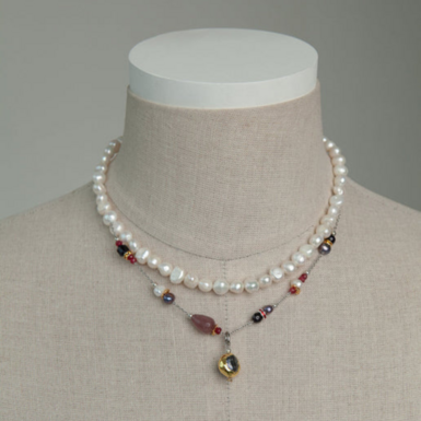 "Mystery White" necklace with mixed stones (pearls, agate, quartz, aventurine) from SAMOKISH