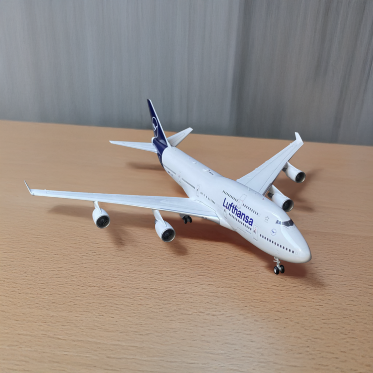 Купити унікальну модель літака Boeing 747-400 Lufthansa 1:200 в