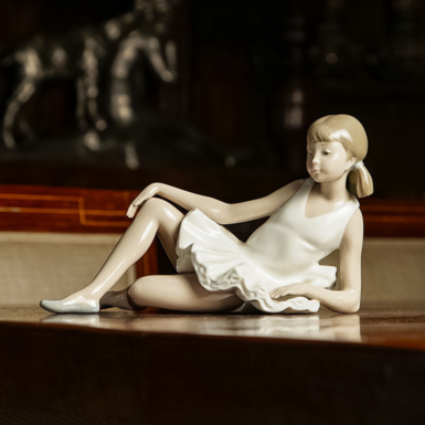 Статуэтка «Лежащая балерина» от NAO, Lladro