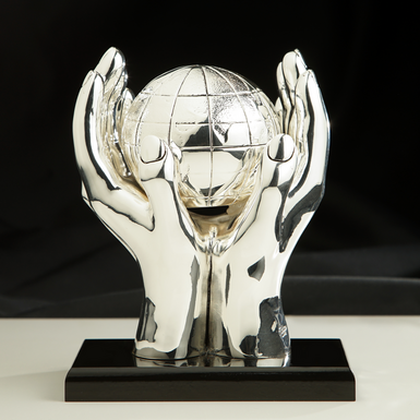 Silver plated figurine "Hands with globe" by Exetera Argenti