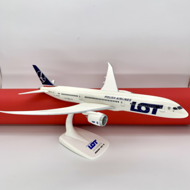 Модель самолета из пластика Boeing 787-9 LOT 1:200