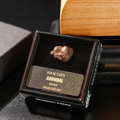 Certified meteorite "Agoudal AGD 0016", 7.66 g (Morocco)