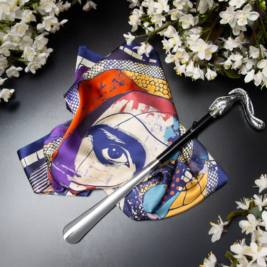 Подарочный комплект платок из шелка "Волшебная сила" от FAMA и рожок для обуви "Snake" от Pasotti