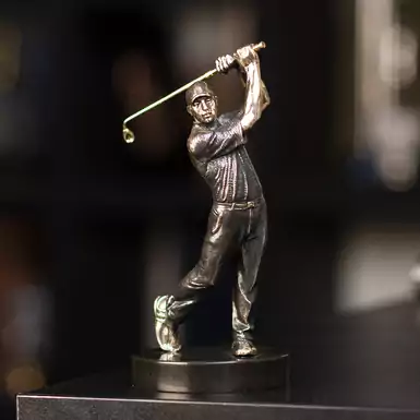 Vizuri скульптура «Гравець в гольф»
