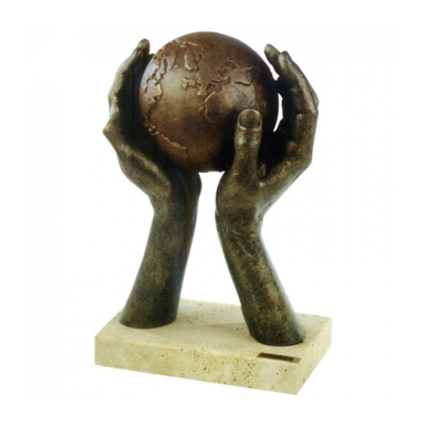 Керамічна статуетка "The world is in your hands"