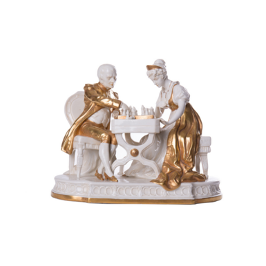 Изысканная фарфоровая статуэтка "Napoleon and Josephine playing chess"