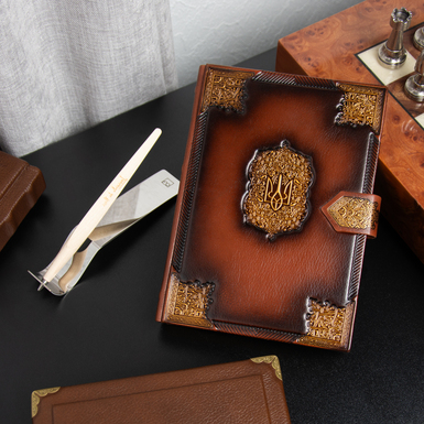 Подарочный комплект – Дневник "Украина" и Вечный карандаш из дерева "Maple strength" от Pininfarina