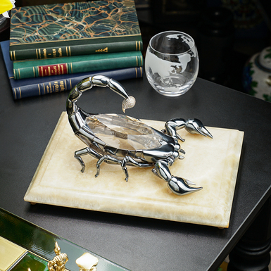 Серебряная статуэтка "Скорпион" с раухтопазом