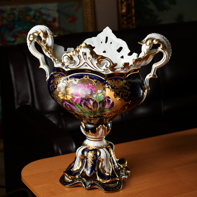 Фарфоровая ваза "Цветочный аромат" середины 20 века, Севрская фарфоровая мануфактура