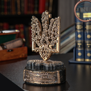 Премиальная бронзовая скульптура "Цветущая Украина" на постаменте из лабрадорита (25 см)