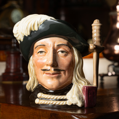 Фарфоровый кувшин "Musketeer" 1973–1981 годов от Royal Doulton, Англия