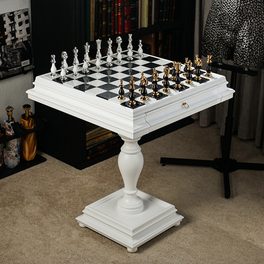 Шахматный стол "Maestro" с деревянной доской ручной работы и фигурками из латуни и дерева с посеребрением и позолотой от ITALFAMA
