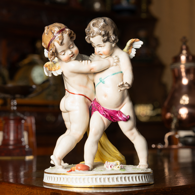 Porcelain figurine "Cupids fighting for the heart", Germany, Ludwigsburg, late 19th century