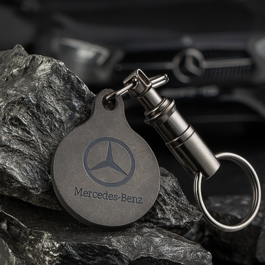 Титановый брелок "Mercedes-Benz" со швейцарским карабином "Victorinox"