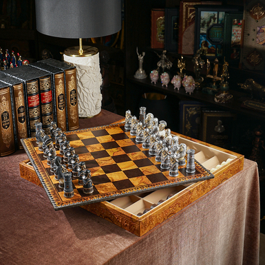 Набор ручной работы "Maneuver" с доской 3 в 1 для шахмат, нардов и шашек из кожзама и фигурками из смолы от Italfama