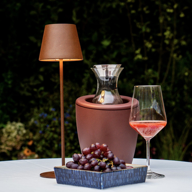 Подарочный комплект – охладитель для вина Demi Metal Rose Gold Touch от Wegg и карафе (термос) "Dark grey" от Eva Solo