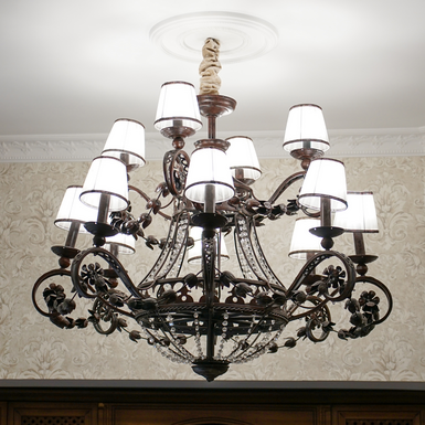 Кованая люстра в классическом стиле из металла с бронзовым патинированием