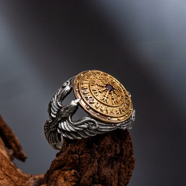 Серебряный перстень с латунью Pandora и гранатом "Шлем ужаса" от ARHAIKA