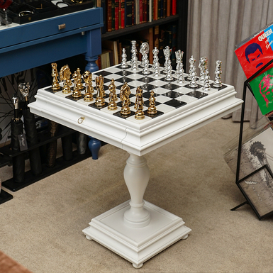 Шахматный стол "Thronus" с деревянной доской и фигурками с позолотой и серебром от ITALFAMA
