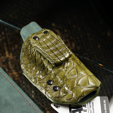 Кобура (обклеенная внутри итальянской алькантарой) в зеленом цвете