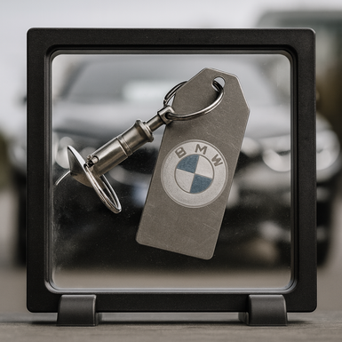 Титановый брелок "BMW" со швейцарским карабином "Victorinox" (logo 2020)