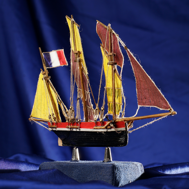 Деревянная модель люгера (рыболовного судна) ручной работы