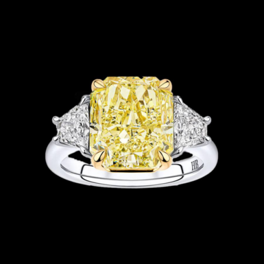 Кольцо "Clarion" из желтого и белого золота, с лабораторным 5-ти каратным бриллиантом в огранке "Кушон", в цвете Fancy vivid yellow