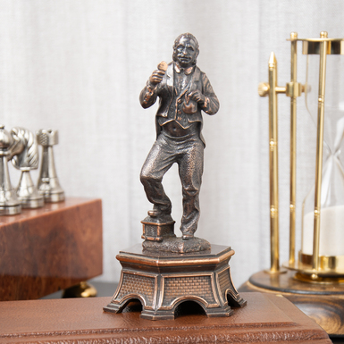 Бронзовая статуэтка "Экономный" ручной работы