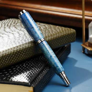 Ручка-роллер "Blue" из клена и ювелирной смолы от Kaminsky Studio