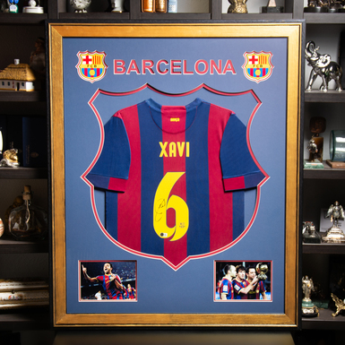 Сертифицированный автограф испанского футболиста Хави Эрнандеса на футболке (91,5х111,5 см)