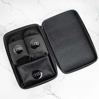 Изысканный подарочный комплект тапочки и чехол "Audi"