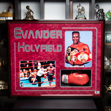 Сертифицированный автограф боксера Эвандера Холифилда на перчатке с коллажем фото (87х107 см)